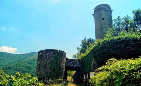 Castello di Comano, Lunigiana