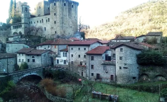 Il castello della Verrucola ed il borgo