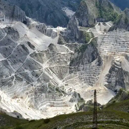 Le cave di marmo di Carrara nelle Alpi Apuane