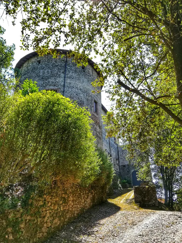 Castello Malaspina di Monti, una delle torri circoalari