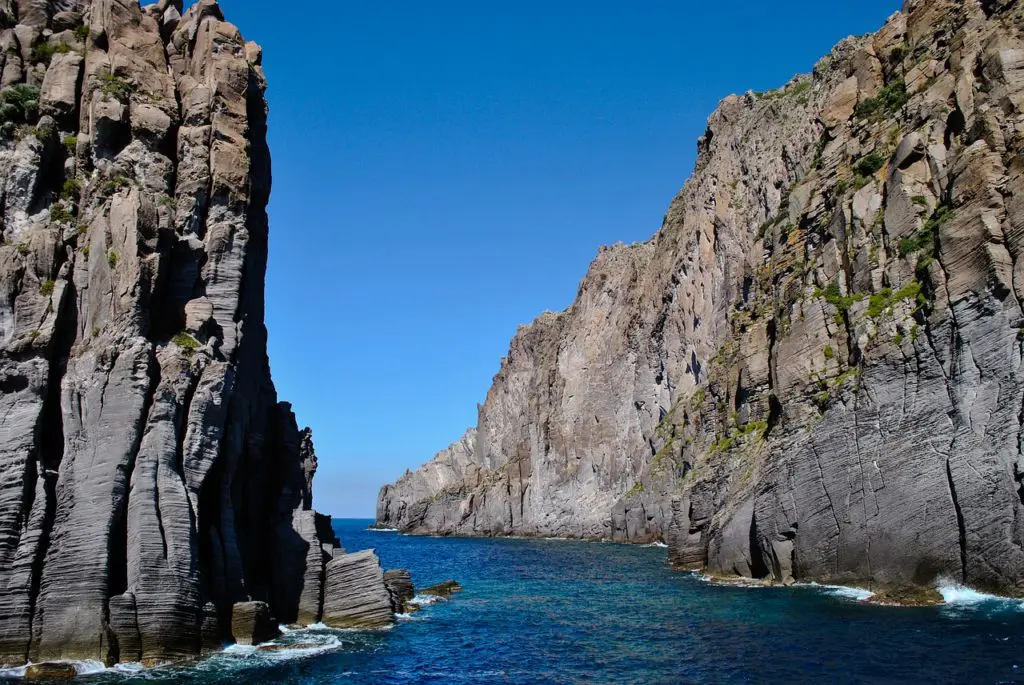 Panarea scogliere