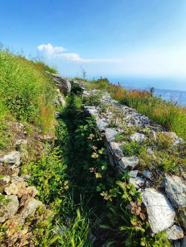 Trincea sulla vetta del Monte Folgorito