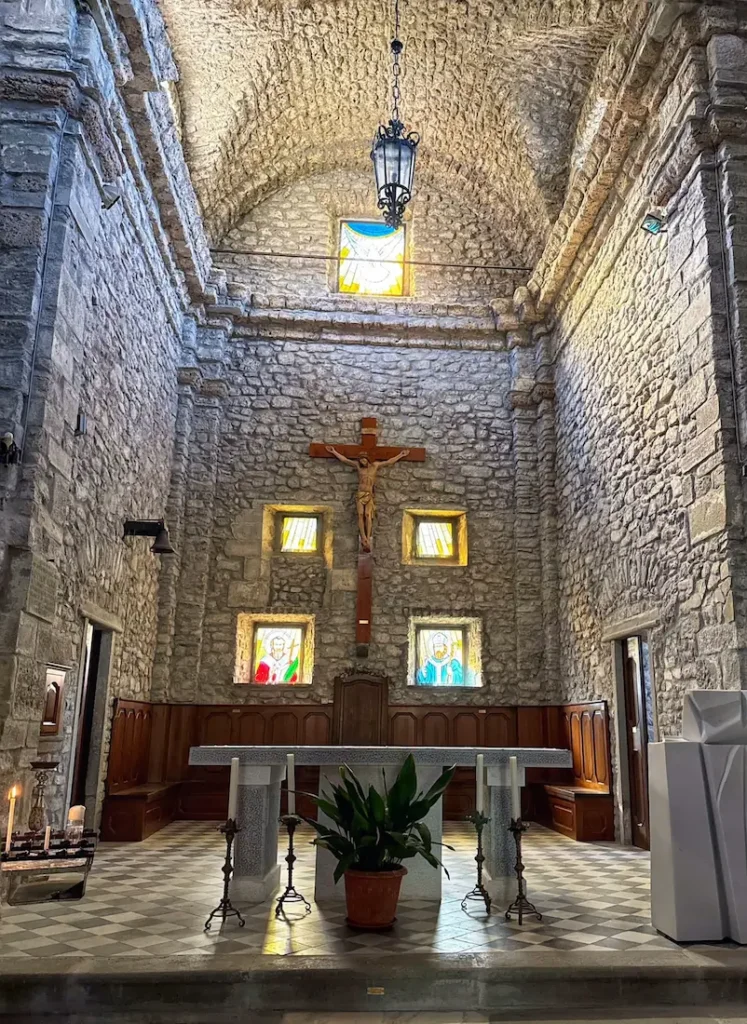 Interno restaurato della Chiesa Vecchia di Gorfigliano