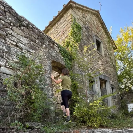 Ruderi della chiesa di Bergiola di Minucciano