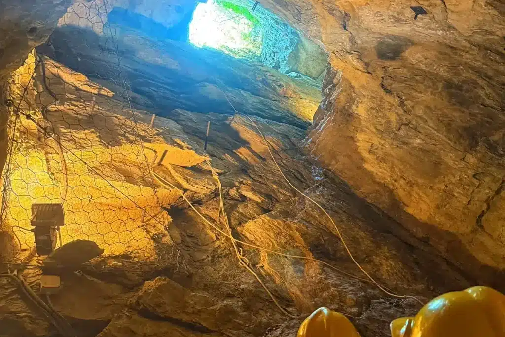 Discenderia con apertura di luce naturale dall'alto
