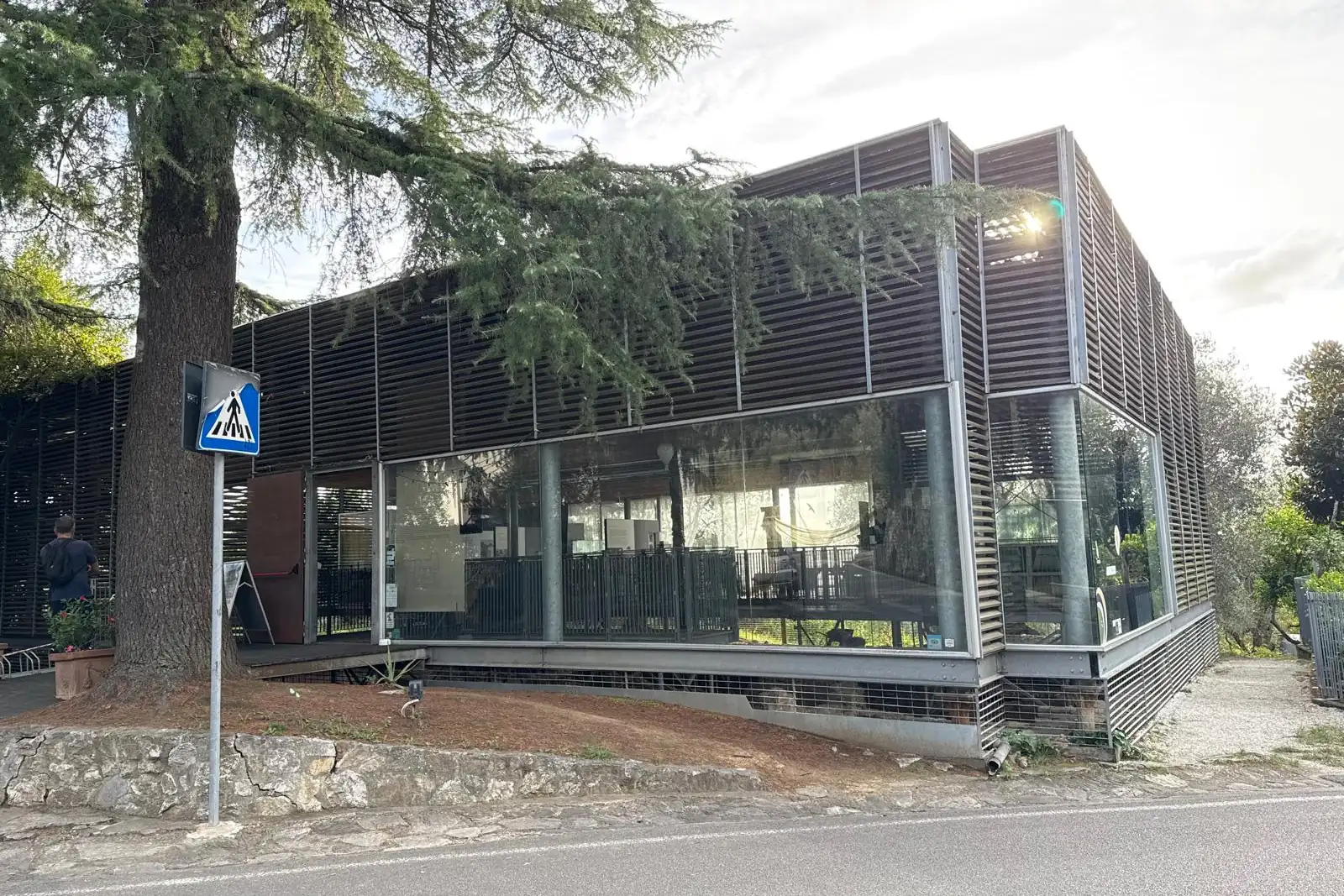 Il museo di Massaciuccoli Romana lungo la strada